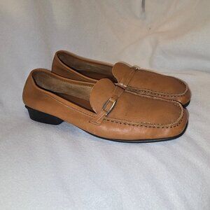 Aerosole Tan Loafers Size 7.5 M